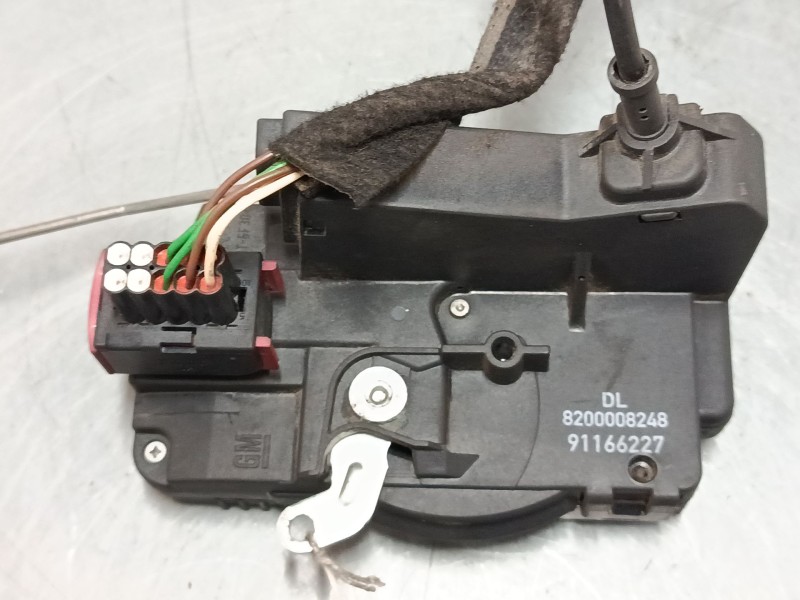 Recambio de cerradura puerta delantera derecha para opel vivaro a furgoneta (x83) 1.9 dti (f7) referencia OEM IAM 8200008248  