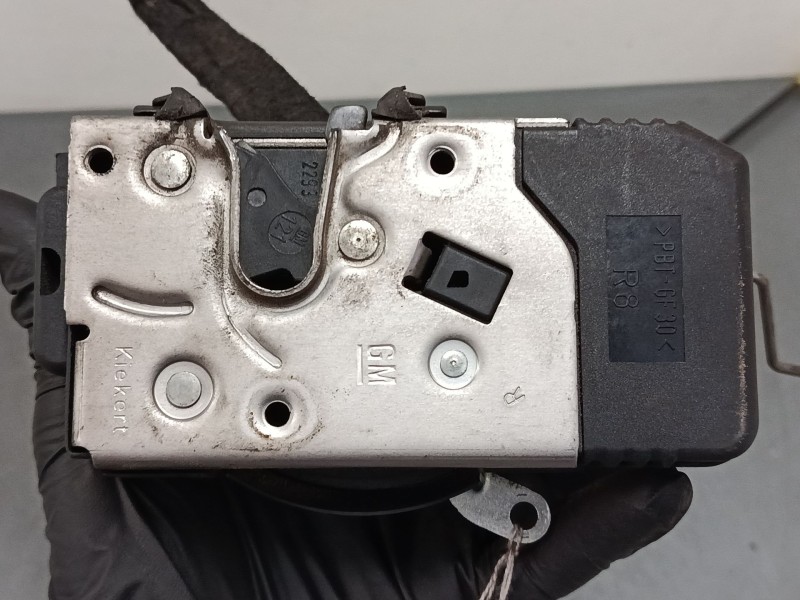 Recambio de cerradura puerta delantera derecha para opel vivaro a furgoneta (x83) 1.9 dti (f7) referencia OEM IAM 8200008248  