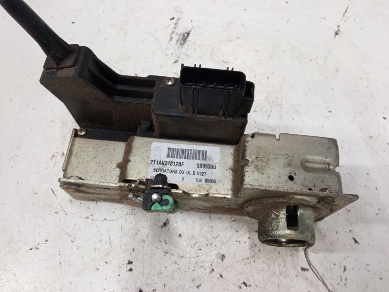 Recambio de cerradura puerta delantera derecha para ford tourneo connect 1.8 tdci /tddi /di referencia OEM IAM 2TAV21812BF  