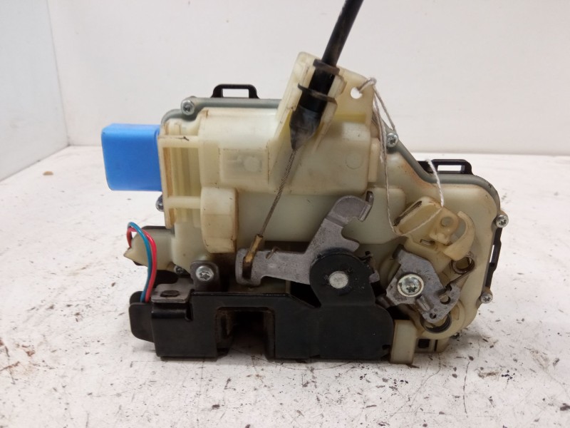 Recambio de cerradura puerta delantera derecha para seat ibiza iii (6l1) 1.4 16v referencia OEM IAM 3B1837016CC  