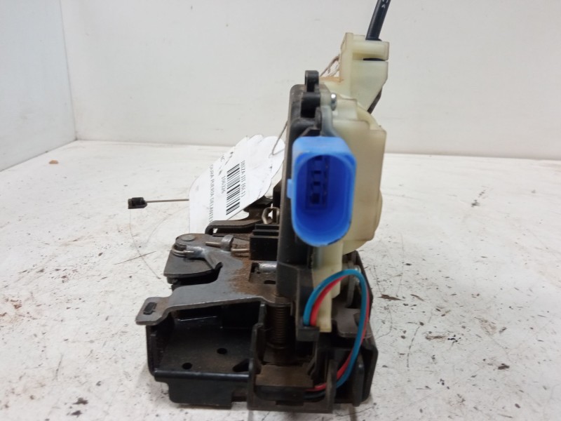 Recambio de cerradura puerta delantera derecha para seat ibiza iii (6l1) 1.4 16v referencia OEM IAM 3B1837016CC  