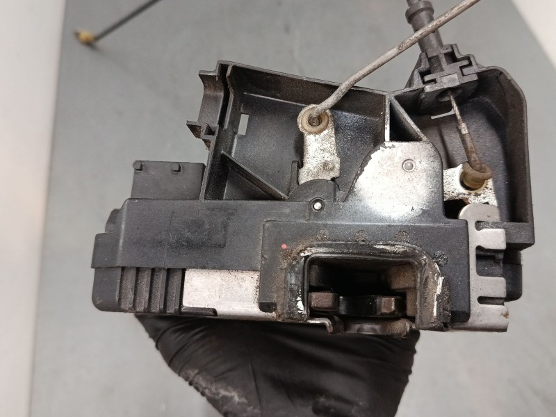 Recambio de cerradura puerta delantera izquierda para opel vivaro a furgoneta (x83) 1.9 di (f7) referencia OEM IAM 8200008260  