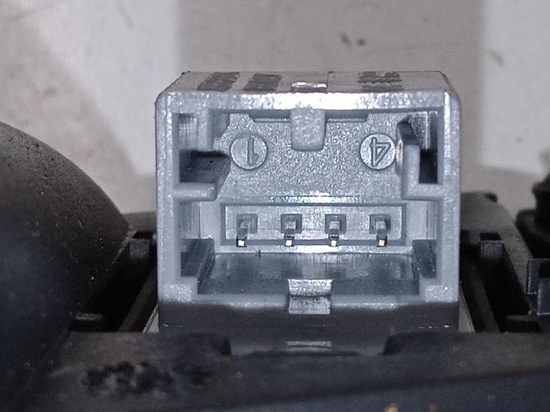 Recambio de mando elevalunas delantero derecho para seat ibiza iii (6l1) 1.4 16v referencia OEM IAM   