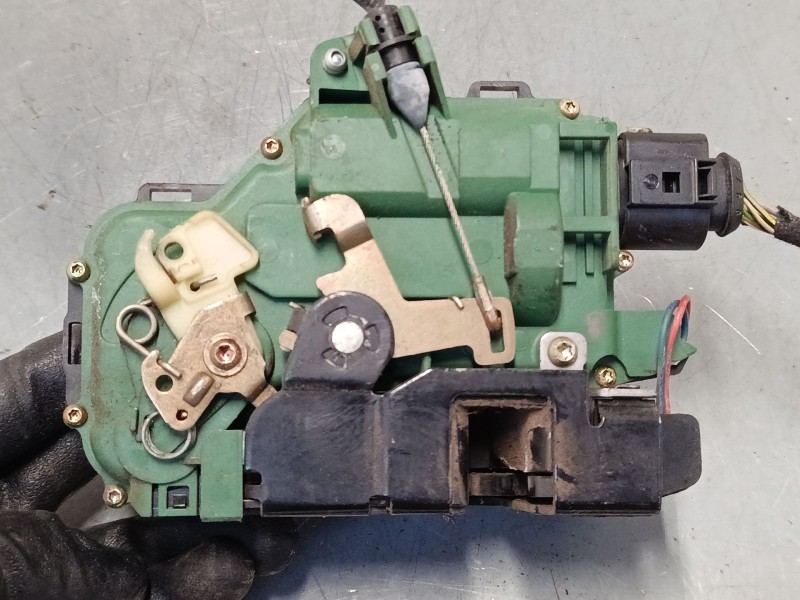 Recambio de cerradura puerta delantera izquierda para volkswagen golf iv (1j1) 1.9 tdi referencia OEM IAM C3B1837015Q  