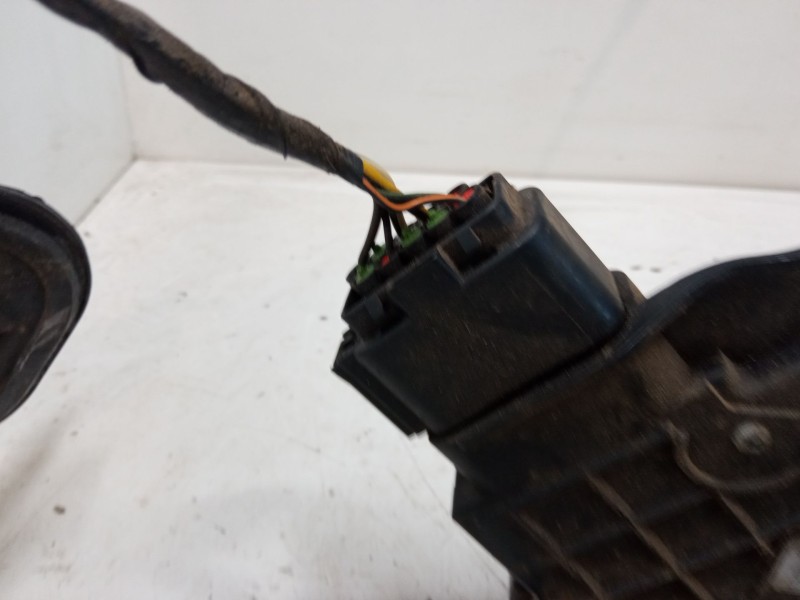 Recambio de cerradura puerta delantera izquierda para ford c-max (dm2) 1.6 tdci referencia OEM IAM 3M5AR21813ER  