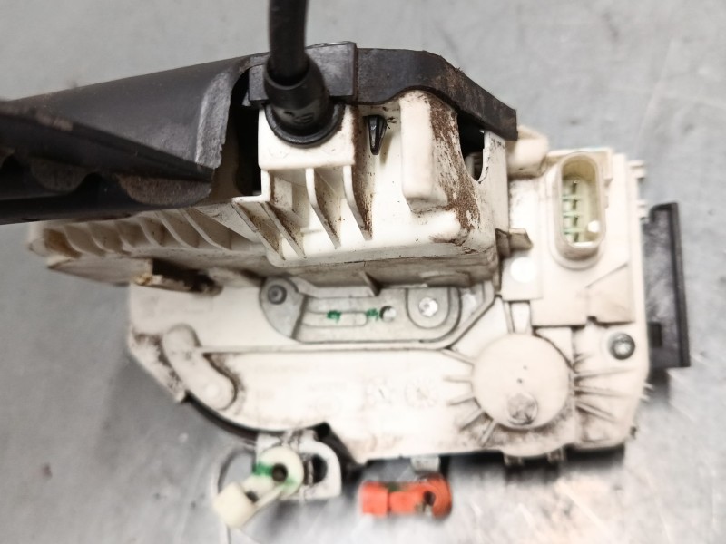 Recambio de cerradura puerta delantera izquierda para dodge journey 2.0 crd referencia OEM IAM P04589693AA  