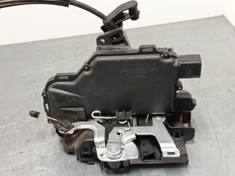 Recambio de cerradura puerta trasera derecha para volkswagen golf iv (1j1) 1.9 tdi referencia OEM IAM   