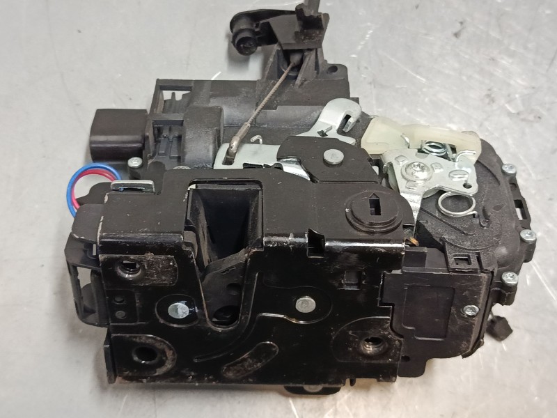 Recambio de cerradura puerta trasera derecha para volkswagen golf iv (1j1) 1.9 tdi referencia OEM IAM   