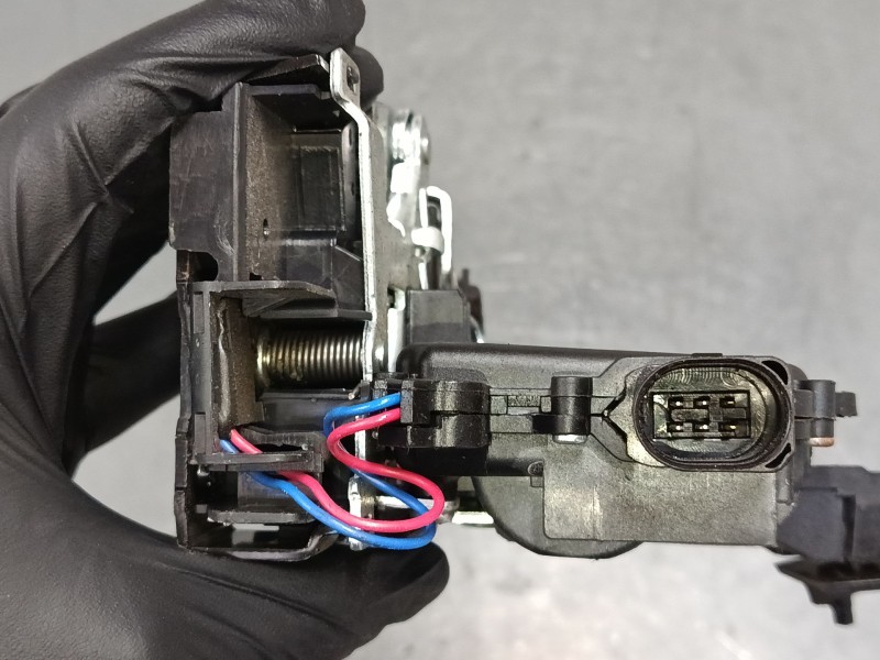 Recambio de cerradura puerta trasera derecha para volkswagen golf iv (1j1) 1.9 tdi referencia OEM IAM   