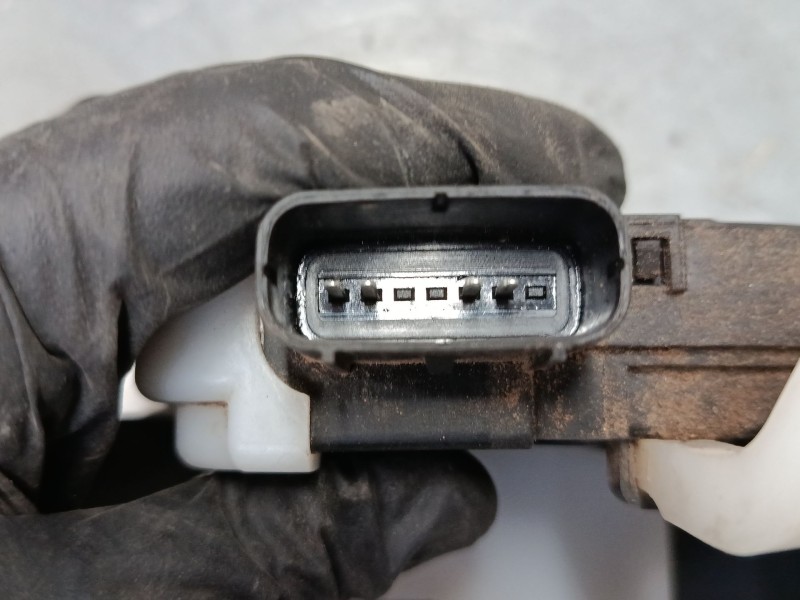 Recambio de cerradura puerta trasera derecha para hyundai ix35 (lm, el, elh) 2.0 crdi referencia OEM IAM 814202Y010  