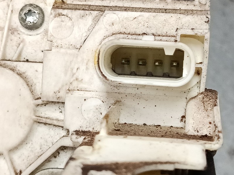 Recambio de cerradura puerta trasera derecha para dodge journey 2.0 crd referencia OEM IAM P04589696AA  