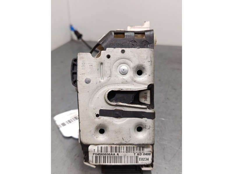 Recambio de cerradura puerta trasera derecha para dodge journey 2.0 crd referencia OEM IAM P04589696AA  