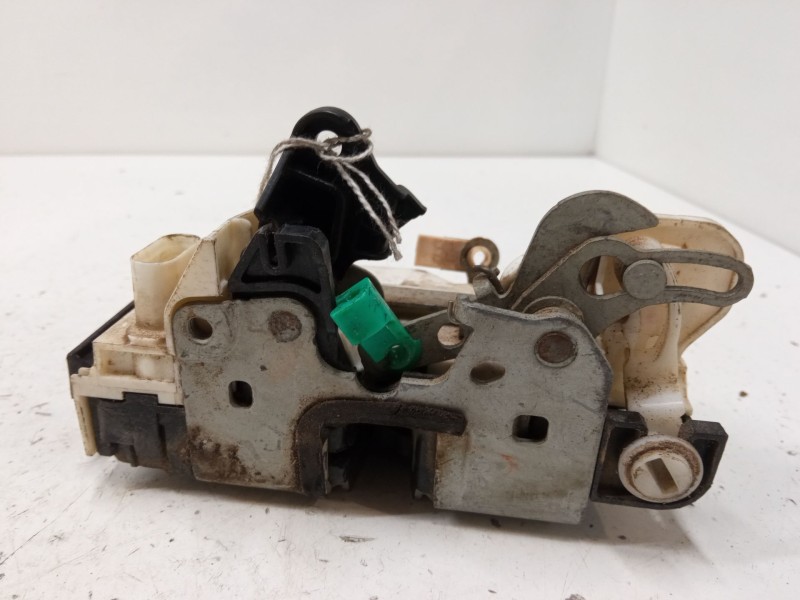 Recambio de cerradura puerta trasera izquierda para dodge caliber 2.0 crd referencia OEM IAM   