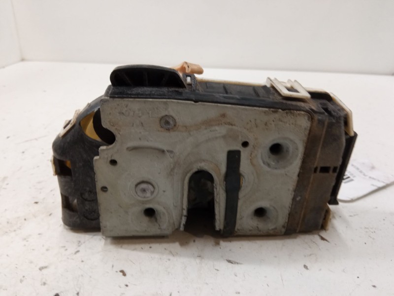 Recambio de cerradura puerta trasera izquierda para dodge caliber 2.0 crd referencia OEM IAM   