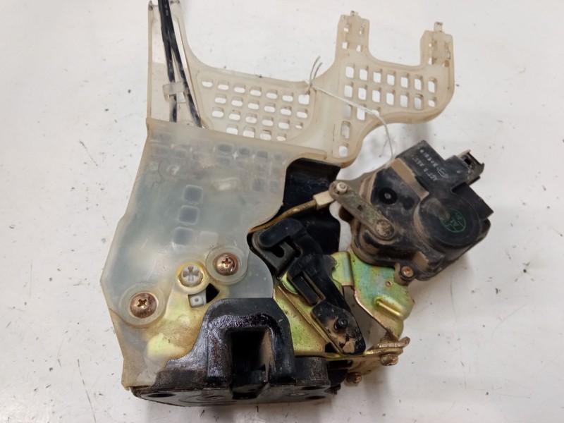 Recambio de cerradura puerta trasera izquierda para hyundai tucson (jm) 2.0 crdi referencia OEM IAM   