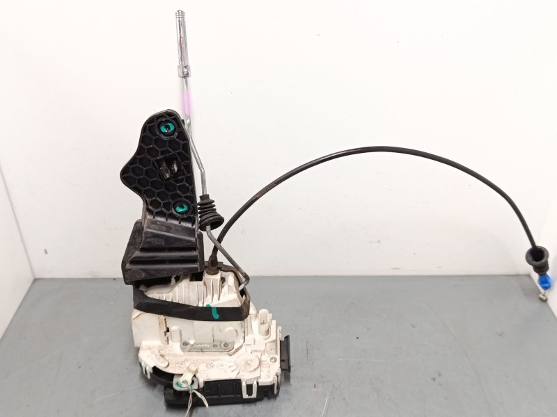 Recambio de cerradura puerta trasera izquierda para dodge journey 2.0 crd referencia OEM IAM P04589697AA  