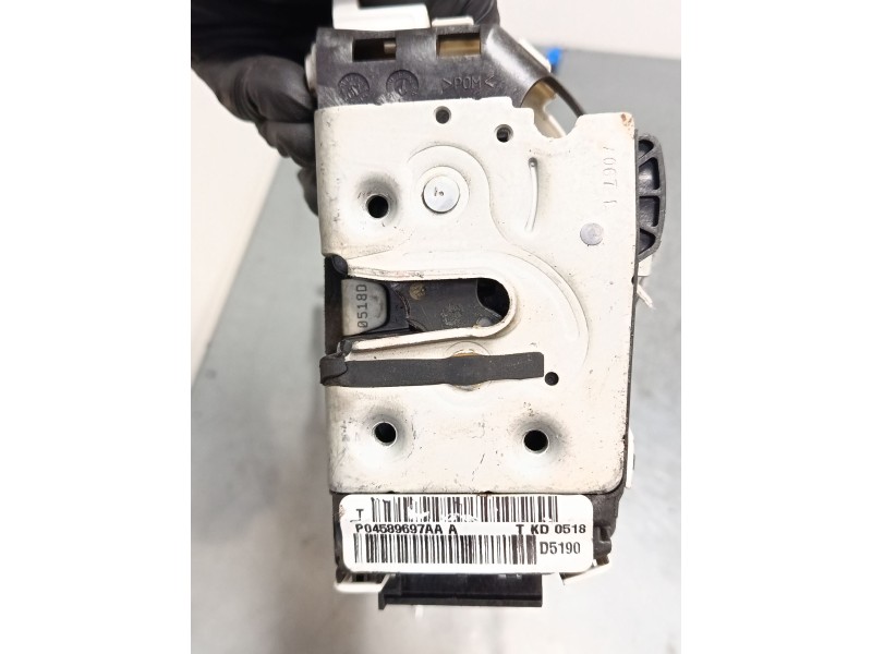 Recambio de cerradura puerta trasera izquierda para dodge journey 2.0 crd referencia OEM IAM P04589697AA  