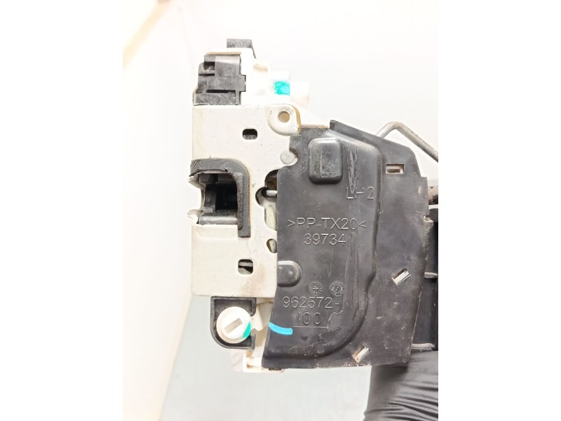 Recambio de cerradura puerta trasera izquierda para dodge journey 2.0 crd referencia OEM IAM P04589697AA  