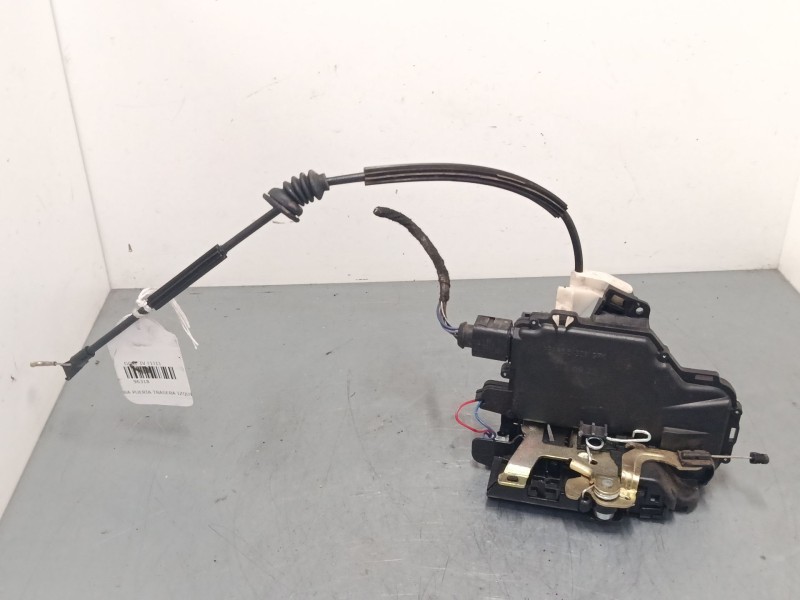 Recambio de cerradura puerta trasera izquierda para volkswagen golf iv (1j1) 1.9 tdi referencia OEM IAM   