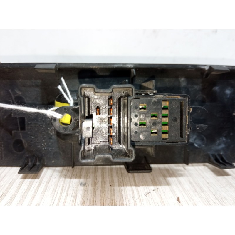 Recambio de mando elevalunas trasero derecho para nissan pathfinder iii (r51) 2.5 dci referencia OEM IAM 82960EA300  