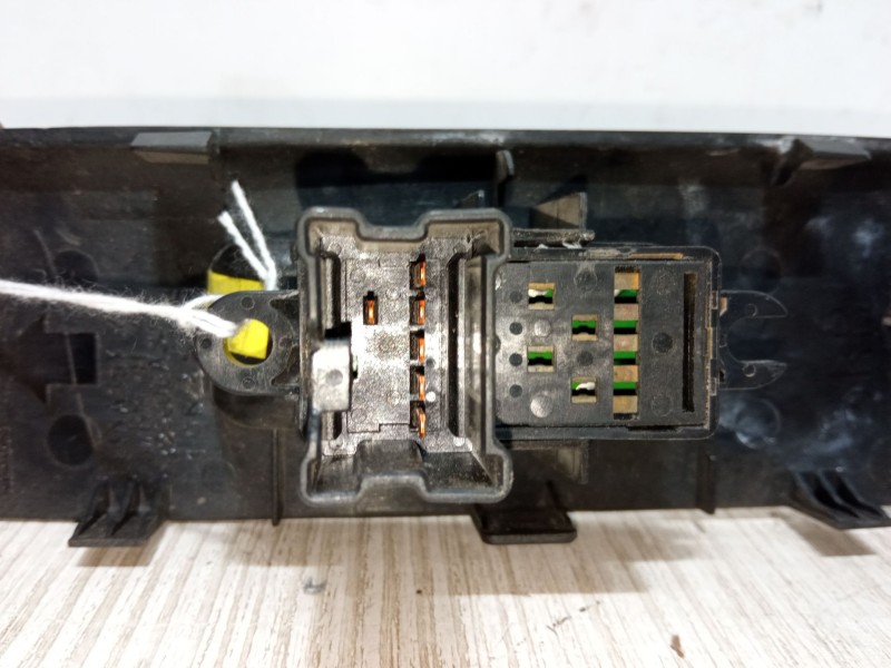 Recambio de mando elevalunas trasero derecho para nissan pathfinder iii (r51) 2.5 dci referencia OEM IAM 82960EA300  