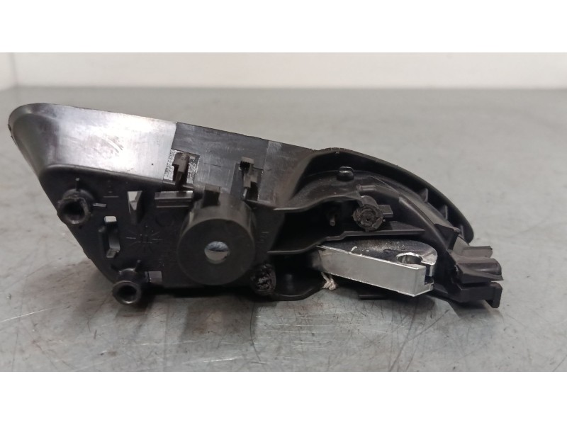 Recambio de maneta interior puerta trasera izquierda para opel insignia a (g09) 2.0 cdti (68) referencia OEM IAM   