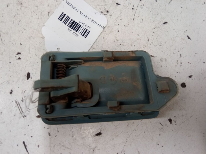 Recambio de maneta interior puerta trasera derecha para peugeot 205 sr referencia OEM IAM   