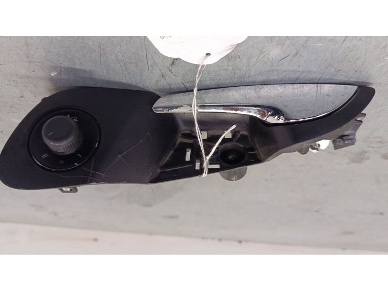 Recambio de maneta interior puerta delantera izquierda para opel insignia a sports tourer (g09) 2.0 cdti (35) referencia OEM IAM