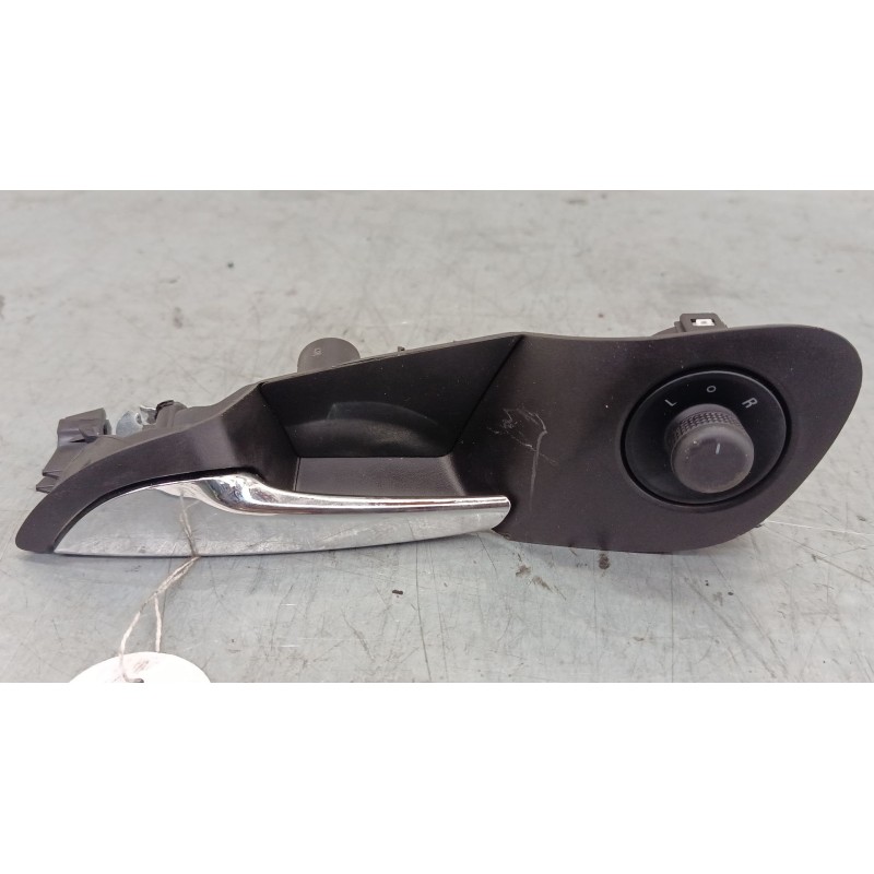 Recambio de maneta interior puerta delantera izquierda para opel insignia a (g09) 2.0 cdti (68) referencia OEM IAM 13271827  