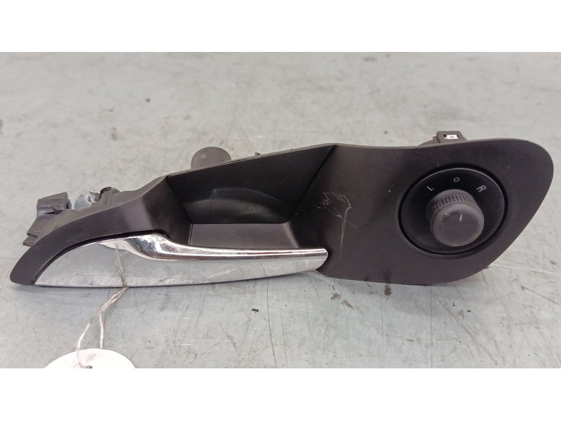 Recambio de maneta interior puerta delantera izquierda para opel insignia a (g09) 2.0 cdti (68) referencia OEM IAM 13271827  