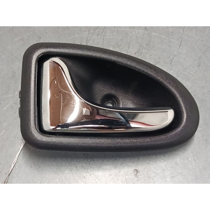 Recambio de maneta interior puerta delantera izquierda para renault clio ii (bb_, cb_) 1.4 (b/cb0c, b/cb0s) referencia OEM IAM  
