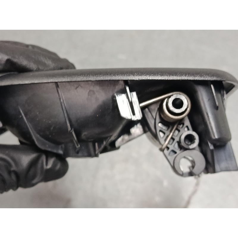 Recambio de maneta interior puerta delantera izquierda para renault clio ii (bb_, cb_) 1.4 (b/cb0c, b/cb0s) referencia OEM IAM  