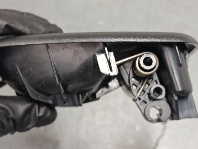 Recambio de maneta interior puerta delantera izquierda para renault clio ii (bb_, cb_) 1.4 (b/cb0c, b/cb0s) referencia OEM IAM  