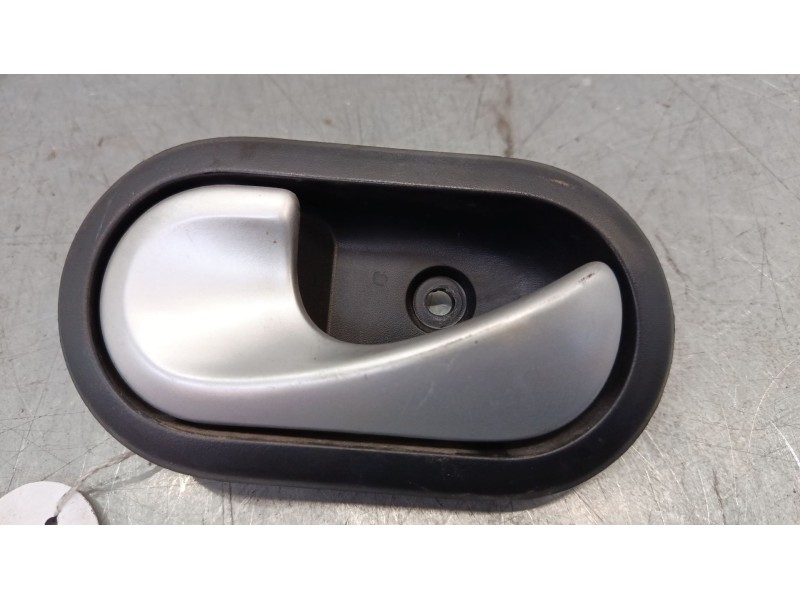 Recambio de maneta interior puerta delantera izquierda para dacia sandero (bs_) 1.2 16v referencia OEM IAM 8200733848  