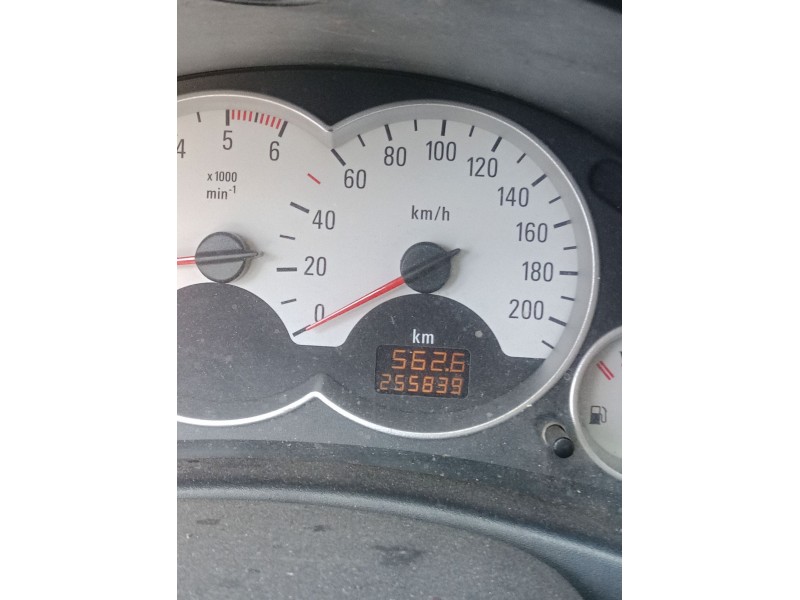 opel corsa c (x01) del año 2006