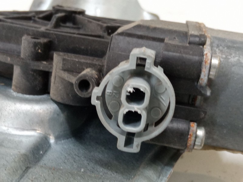 Recambio de elevalunas electrico delantero derecho para renault clio iii grandtour (kr0/1_) 1.2 16v (kr0p) referencia OEM IAM   