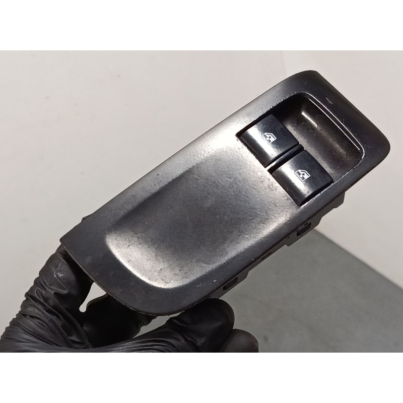 Recambio de mando elevalunas delantero izquierdo para opel zafira tourer c (p12) 2.0 cdti (75) referencia OEM IAM 13305978  