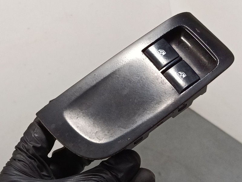 Recambio de mando elevalunas delantero izquierdo para opel zafira tourer c (p12) 2.0 cdti (75) referencia OEM IAM 13305978  
