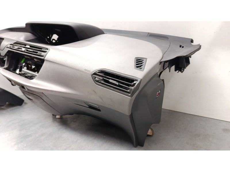 Recambio de salpicadero para citroën c4 picasso ii 1.6 hdi 90 referencia OEM IAM   