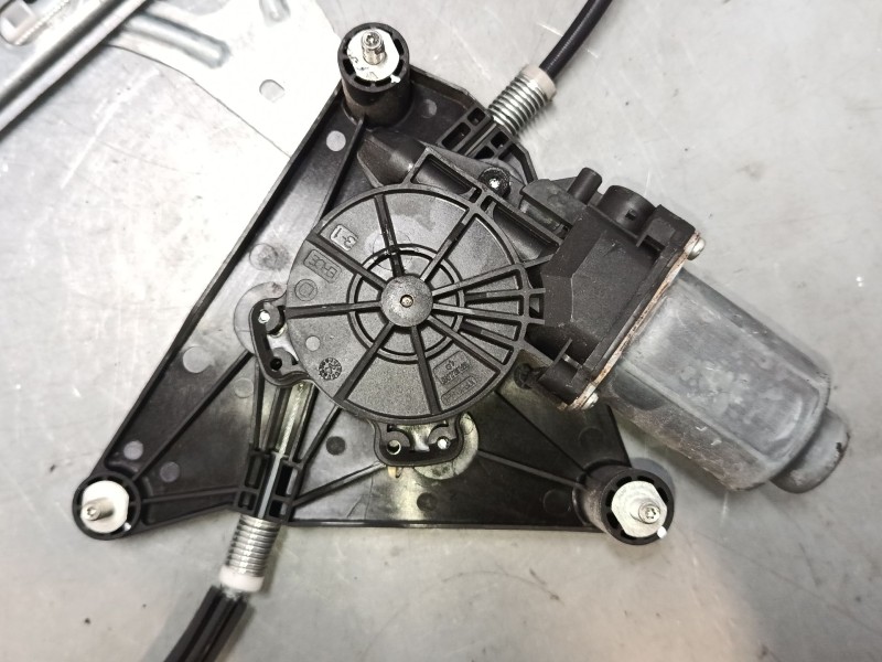 Recambio de elevalunas electrico delantero derecho para peugeot 108 1.2 referencia OEM IAM 402662A  