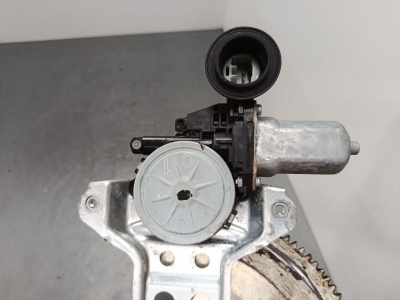 Recambio de elevalunas electrico delantero derecho para suzuki swift iii (mz, ez) 1.3 ddis (rs 413d) referencia OEM IAM 8343063J