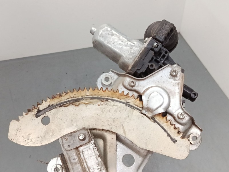 Recambio de elevalunas electrico delantero derecho para suzuki swift iii (mz, ez) 1.3 ddis (rs 413d) referencia OEM IAM 8343063J