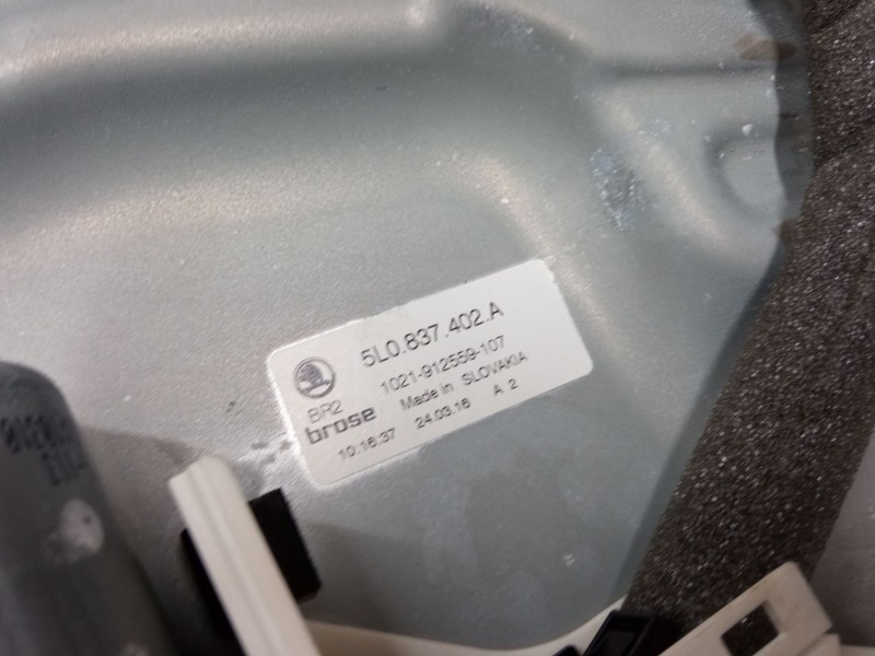 Recambio de elevalunas electrico delantero derecho para skoda yeti (5l) 2.0 tdi referencia OEM IAM 5L0837402A  