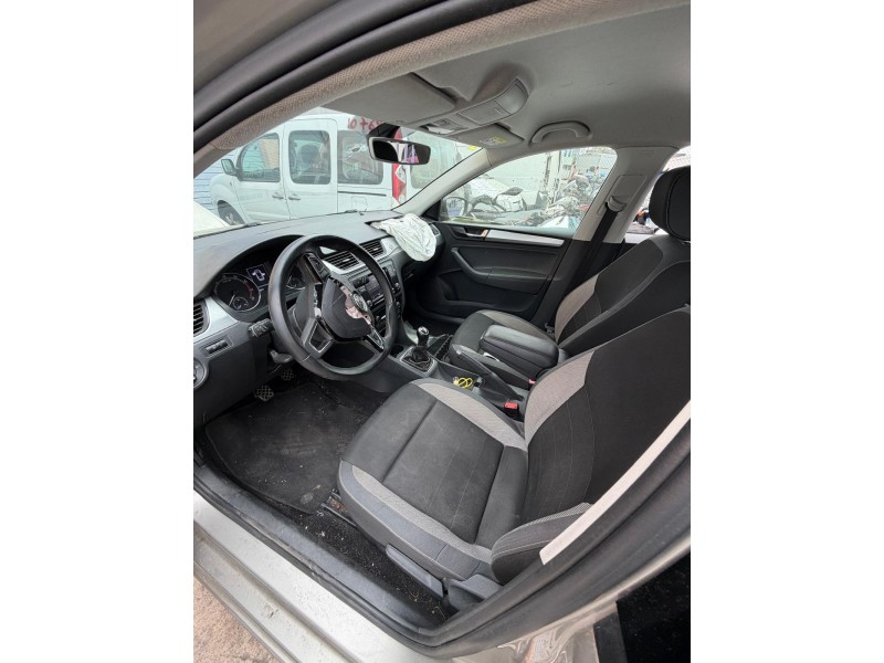 skoda rapid spaceback (nh1) del año 2019