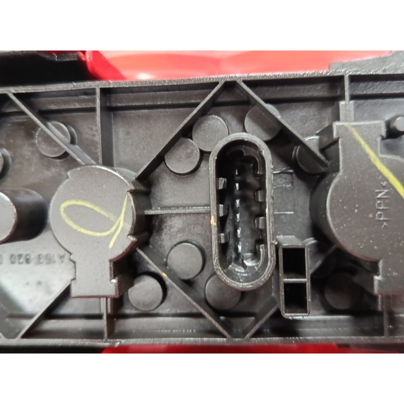 Recambio de piloto trasero derecho para mercedes-benz clase m (w163) ml 270 cdi (163.113) referencia OEM IAM 1638202664  