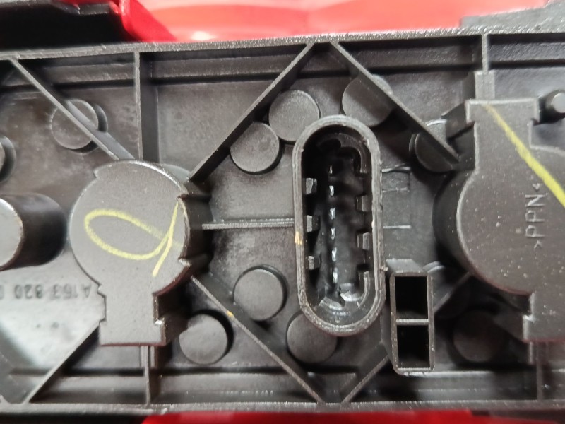 Recambio de piloto trasero derecho para mercedes-benz clase m (w163) ml 270 cdi (163.113) referencia OEM IAM 1638202664  