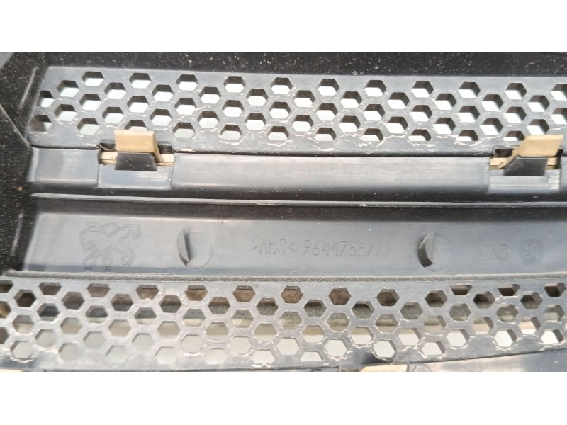Recambio de rejillas capo para peugeot partner monospace (5_, g_) 1.9 d referencia OEM IAM 9644758777  