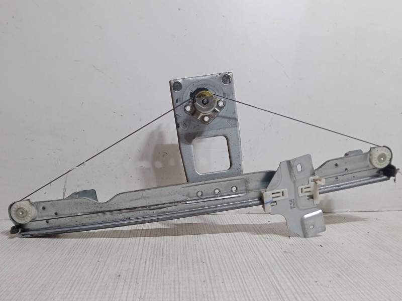 Recambio de elevalunas delantero derecho para dacia sandero 1.2 16v referencia OEM IAM   