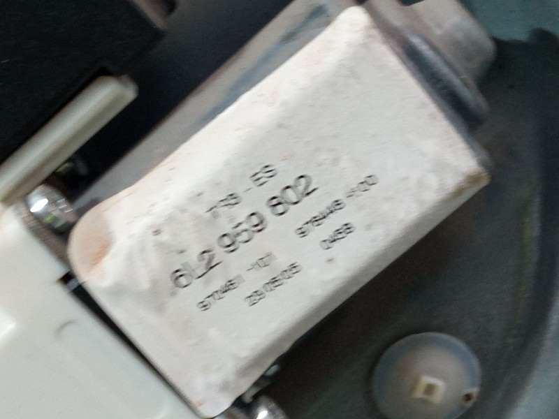 Recambio de elevalunas electrico izquierdo 3p para seat ibiza iii (6l1) 1.4 16v referencia OEM IAM 6L3837751CH  