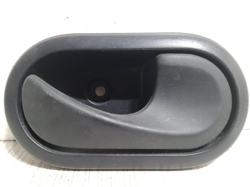 Recambio de maneta interior puerta delantera derecha para dacia sandero 1.2 16v referencia OEM IAM 8200733847  